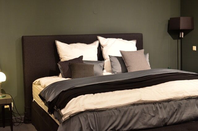 5 Types of Mattress, Explained: Finding the Right Mattress for You